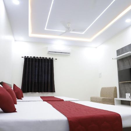 Hotel Jag Laxmi Palace Prime Location Main Road Near Mahakal Temple And Railway Station Ujjain Bagian luar foto