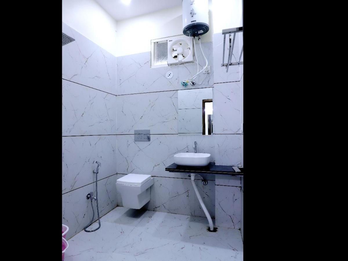 Hotel Jag Laxmi Palace Prime Location Main Road Near Mahakal Temple And Railway Station Ujjain Bagian luar foto