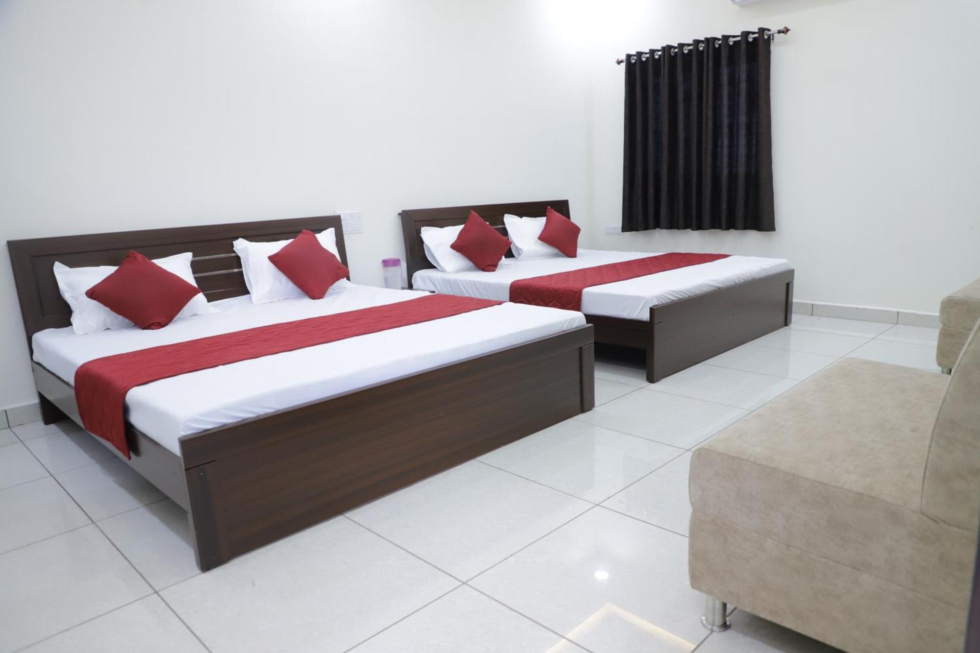 Hotel Jag Laxmi Palace Prime Location Main Road Near Mahakal Temple And Railway Station Ujjain Bagian luar foto