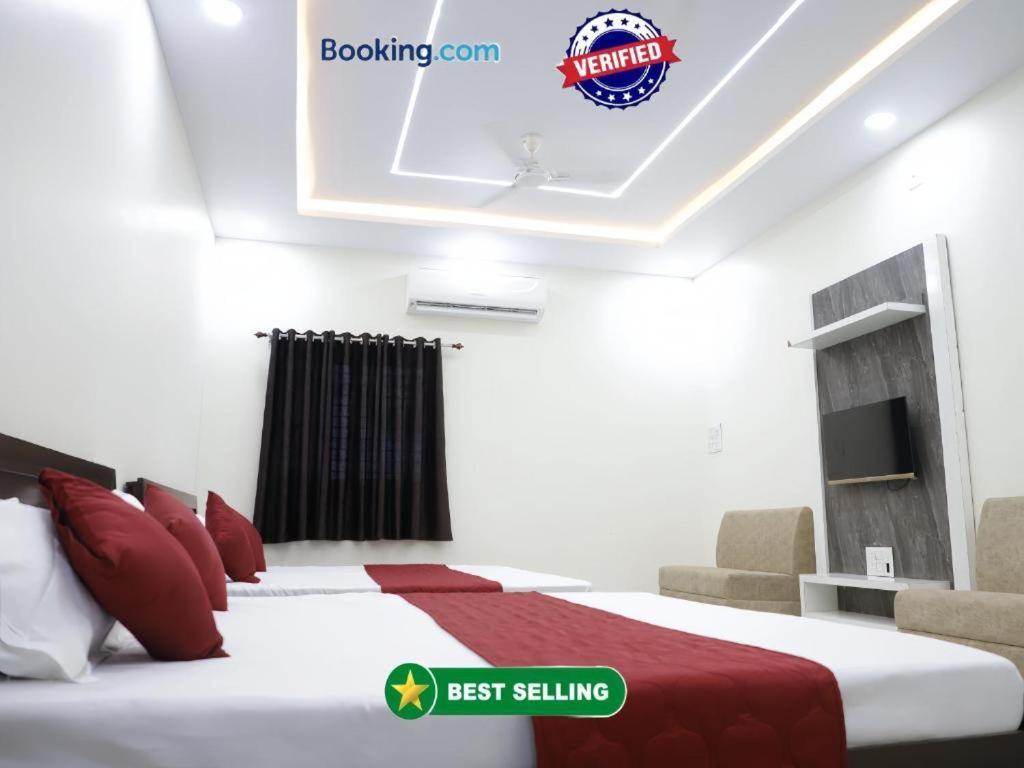 Hotel Jag Laxmi Palace Prime Location Main Road Near Mahakal Temple And Railway Station Ujjain Bagian luar foto