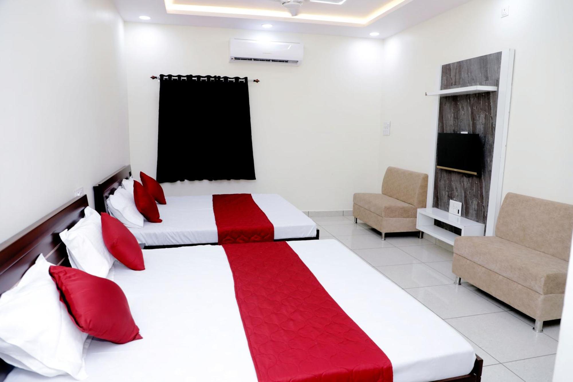 Hotel Jag Laxmi Palace Prime Location Main Road Near Mahakal Temple And Railway Station Ujjain Bagian luar foto